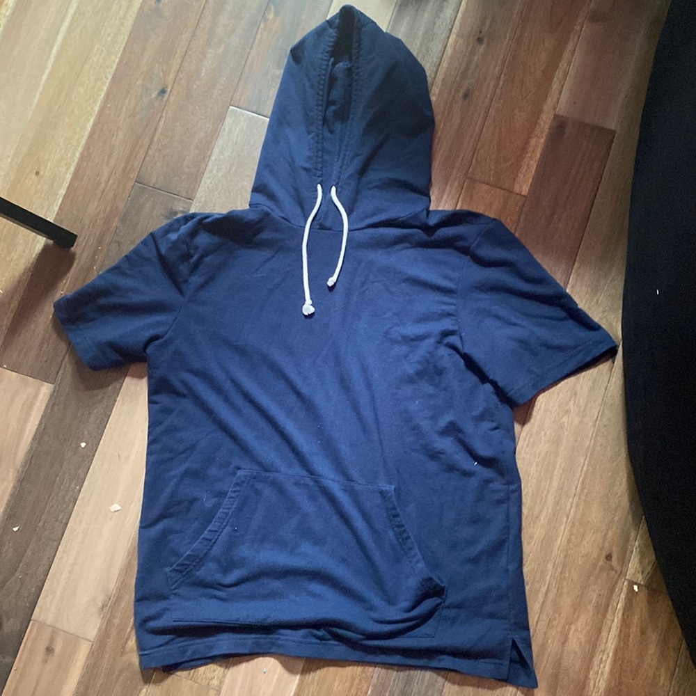Blue hooded t-shirt with drawstrings and pocket